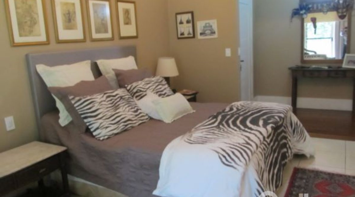 Casa à venda com 600m², 7 dormitórios, 3 suítes, 3 vagas, no bairro Espírito Santo em Porto Alegre