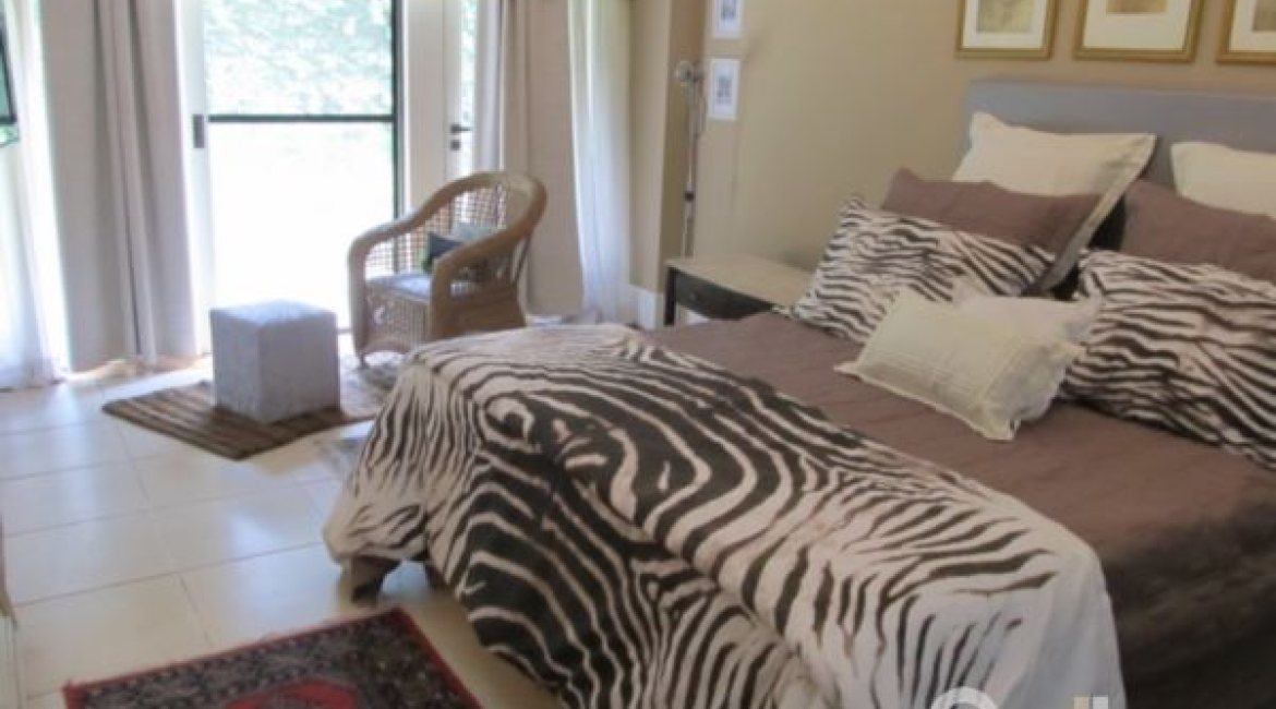 Casa à venda com 600m², 7 dormitórios, 3 suítes, 3 vagas, no bairro Espírito Santo em Porto Alegre