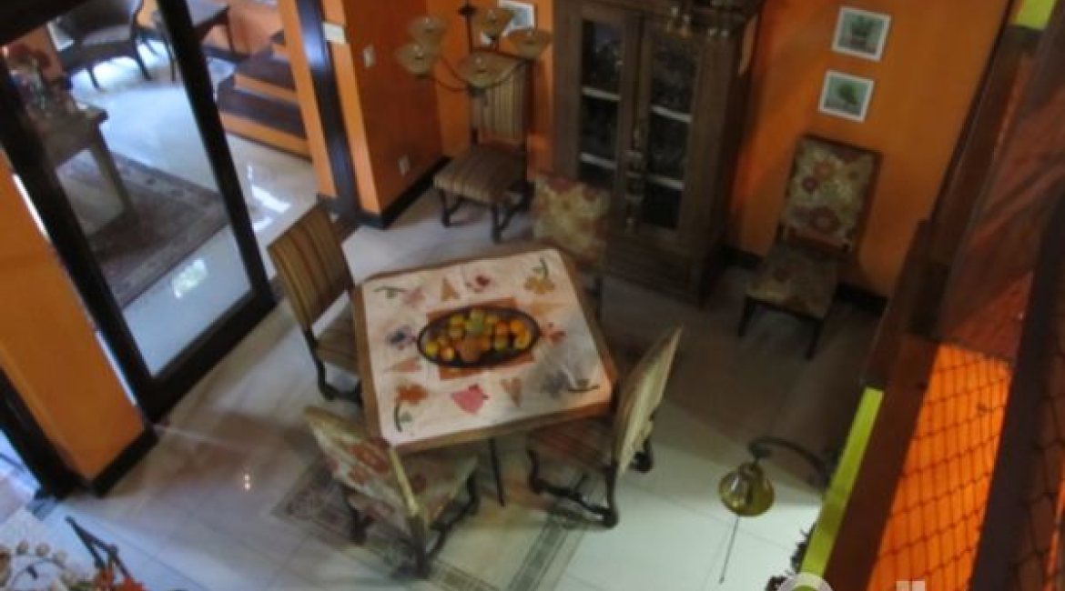 Casa à venda com 600m², 7 dormitórios, 3 suítes, 3 vagas, no bairro Espírito Santo em Porto Alegre