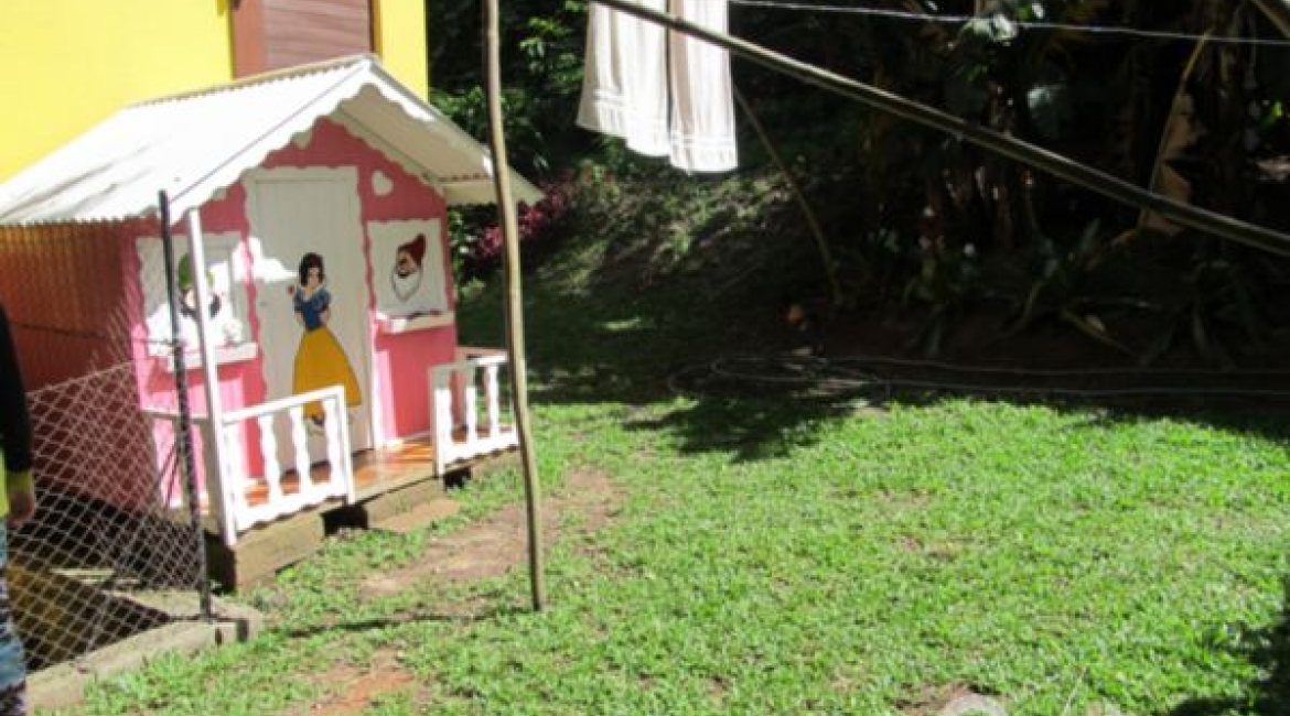 Casa à venda com 600m², 7 dormitórios, 3 suítes, 3 vagas, no bairro Espírito Santo em Porto Alegre