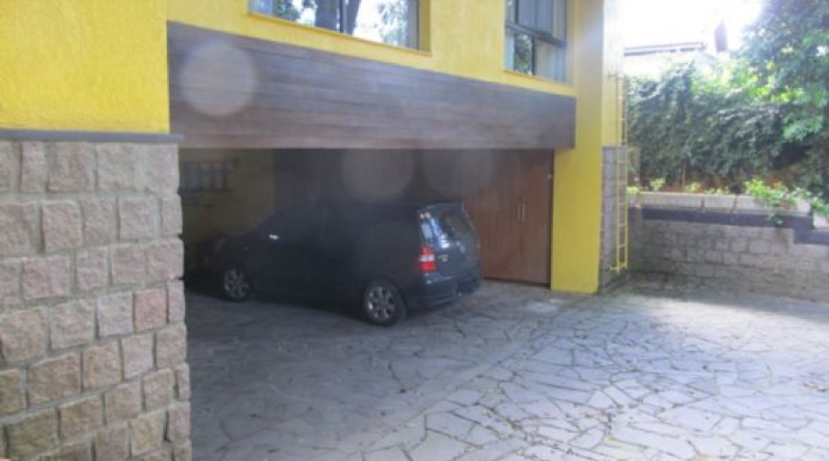 Casa à venda com 600m², 7 dormitórios, 3 suítes, 3 vagas, no bairro Espírito Santo em Porto Alegre