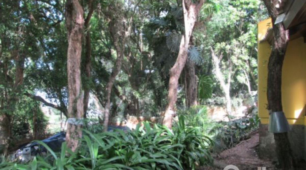 Casa à venda com 600m², 7 dormitórios, 3 suítes, 3 vagas, no bairro Espírito Santo em Porto Alegre