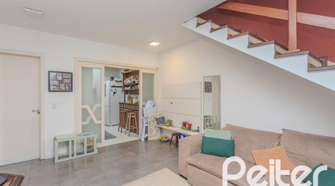 Casa em Condomínio à venda com 131m², 3 dormitórios, 2 suítes, 2 vagas, no bairro Tristeza em Porto Alegre