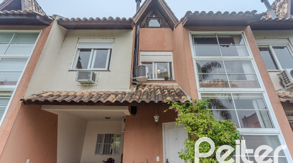 Casa em Condomínio à venda com 131m², 3 dormitórios, 2 suítes, 2 vagas, no bairro Tristeza em Porto Alegre