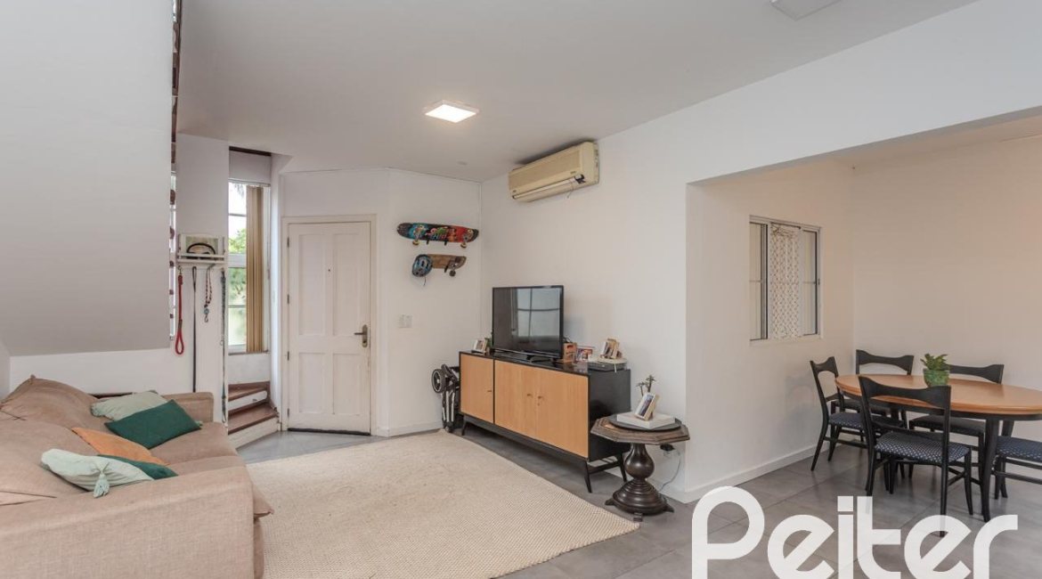 Casa em Condomínio à venda com 131m², 3 dormitórios, 2 suítes, 2 vagas, no bairro Tristeza em Porto Alegre