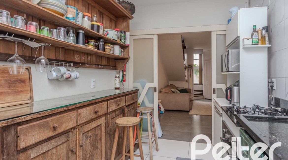 Casa em Condomínio à venda com 131m², 3 dormitórios, 2 suítes, 2 vagas, no bairro Tristeza em Porto Alegre