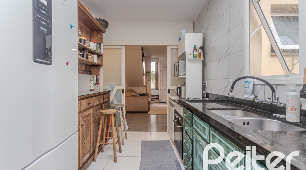 Casa em Condomínio à venda com 131m², 3 dormitórios, 2 suítes, 2 vagas, no bairro Tristeza em Porto Alegre