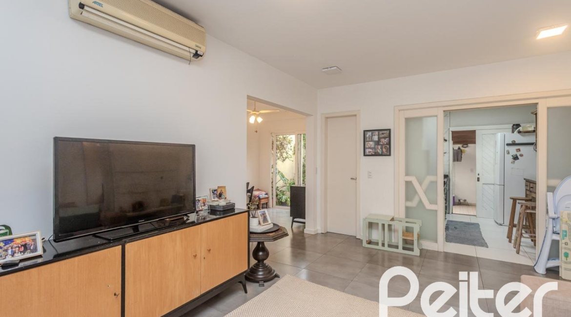 Casa em Condomínio à venda com 131m², 3 dormitórios, 2 suítes, 2 vagas, no bairro Tristeza em Porto Alegre