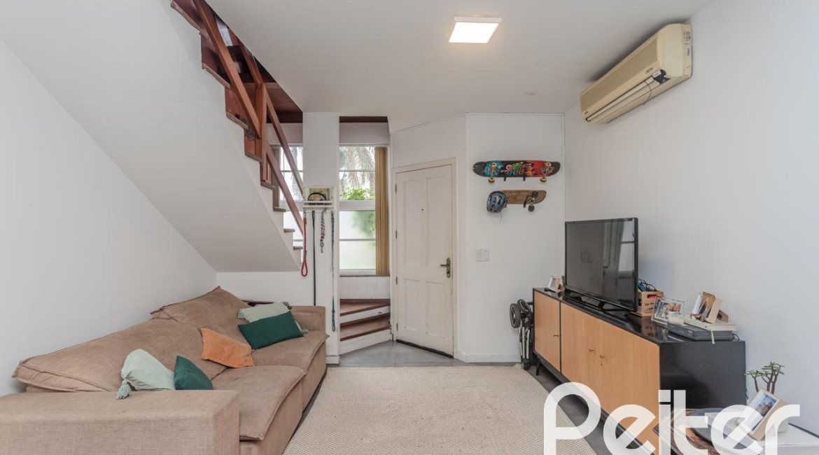 Casa em Condomínio à venda com 131m², 3 dormitórios, 2 suítes, 2 vagas, no bairro Tristeza em Porto Alegre