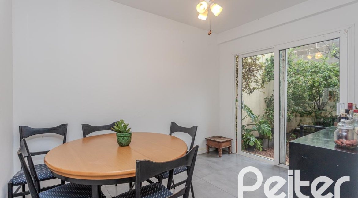 Casa em Condomínio à venda com 131m², 3 dormitórios, 2 suítes, 2 vagas, no bairro Tristeza em Porto Alegre