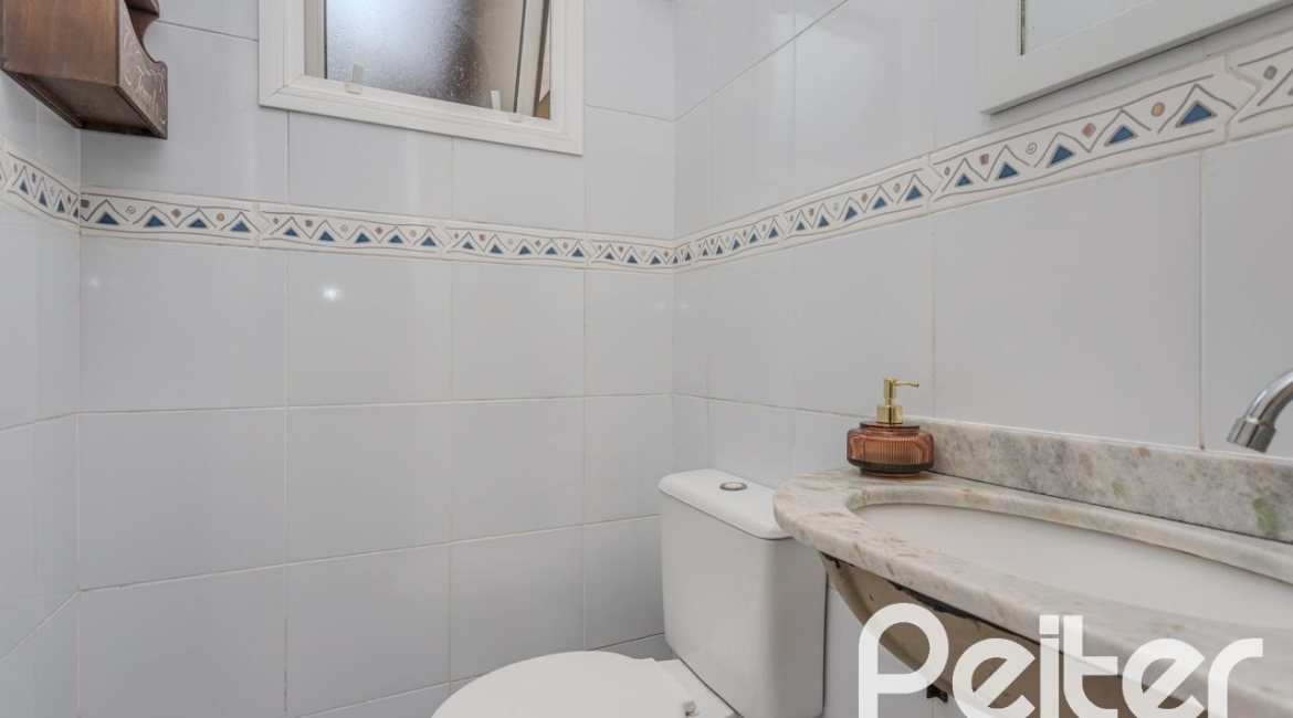 Casa em Condomínio à venda com 131m², 3 dormitórios, 2 suítes, 2 vagas, no bairro Tristeza em Porto Alegre