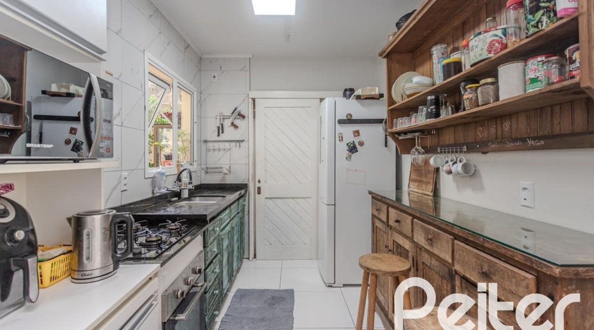 Casa em Condomínio à venda com 131m², 3 dormitórios, 2 suítes, 2 vagas, no bairro Tristeza em Porto Alegre