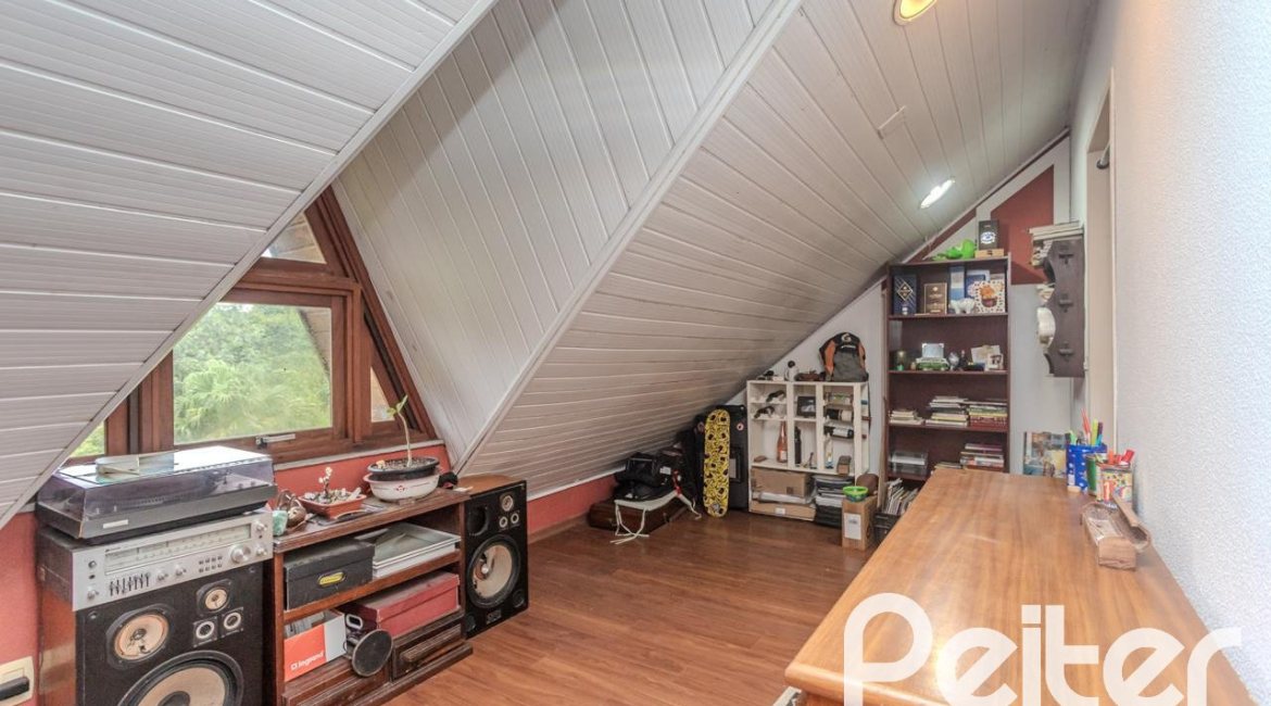 Casa em Condomínio à venda com 131m², 3 dormitórios, 2 suítes, 2 vagas, no bairro Tristeza em Porto Alegre