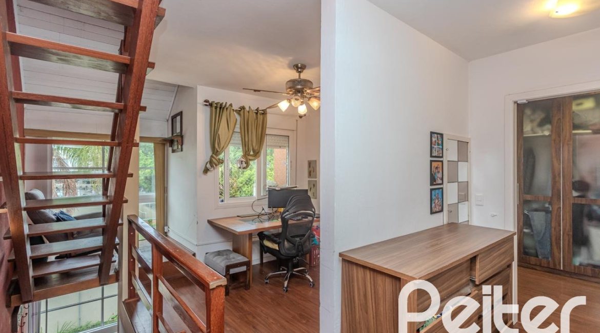 Casa em Condomínio à venda com 131m², 3 dormitórios, 2 suítes, 2 vagas, no bairro Tristeza em Porto Alegre