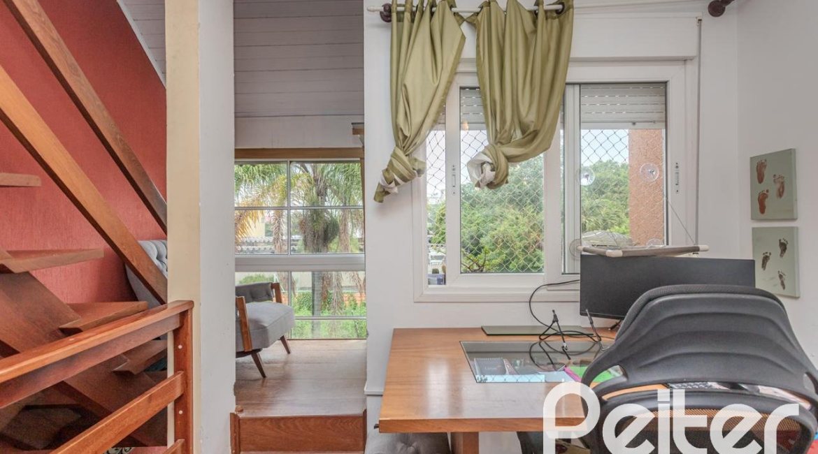 Casa em Condomínio à venda com 131m², 3 dormitórios, 2 suítes, 2 vagas, no bairro Tristeza em Porto Alegre