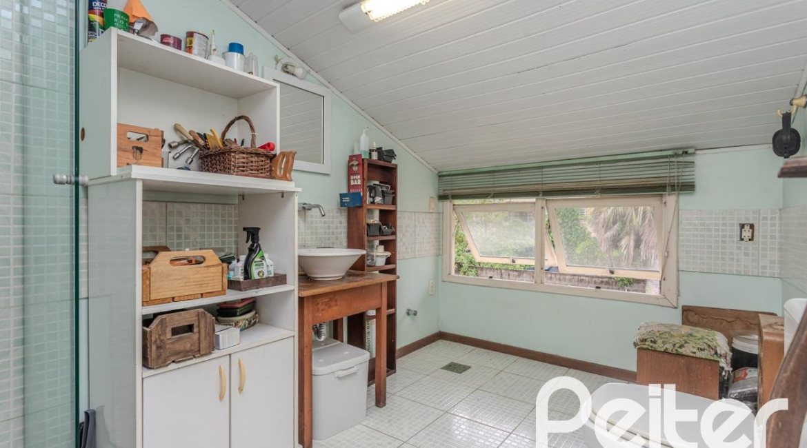 Casa em Condomínio à venda com 131m², 3 dormitórios, 2 suítes, 2 vagas, no bairro Tristeza em Porto Alegre