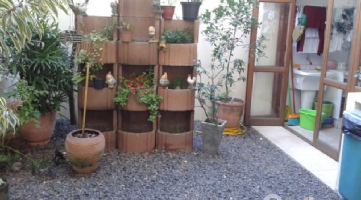 Casa em Condomínio à venda com 131m², 2 dormitórios, 1 suíte, 2 vagas, no bairro Tristeza em Porto Alegre