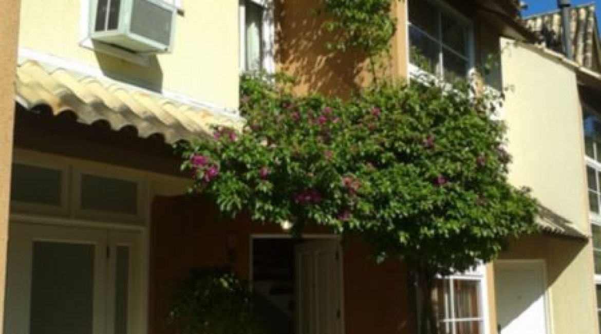 Casa em Condomínio à venda com 131m², 2 dormitórios, 1 suíte, 2 vagas, no bairro Tristeza em Porto Alegre