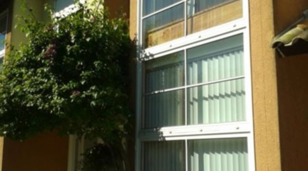 Casa em Condomínio à venda com 131m², 2 dormitórios, 1 suíte, 2 vagas, no bairro Tristeza em Porto Alegre