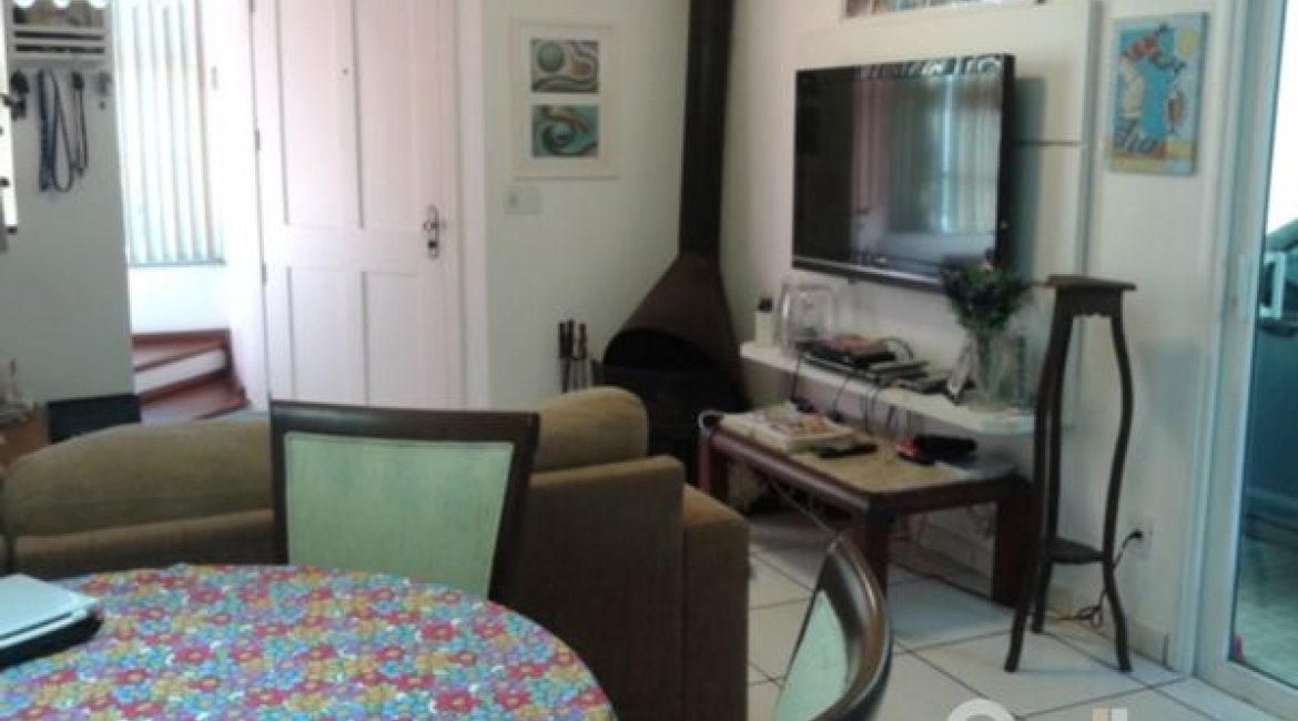 Casa em Condomínio à venda com 131m², 2 dormitórios, 1 suíte, 2 vagas, no bairro Tristeza em Porto Alegre