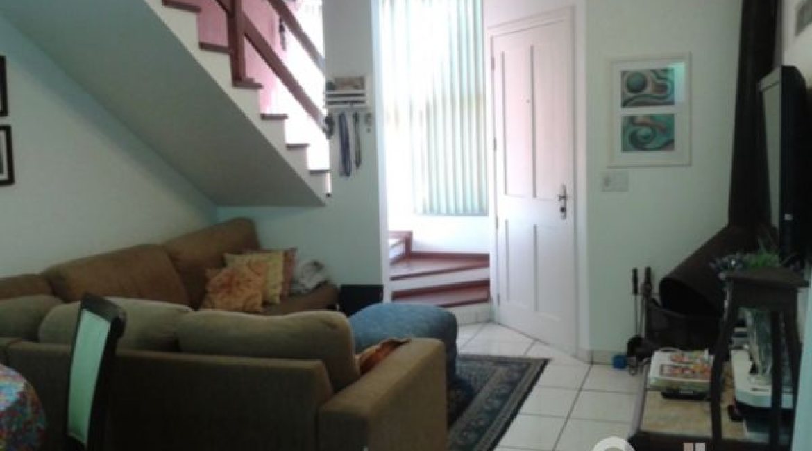 Casa em Condomínio à venda com 131m², 2 dormitórios, 1 suíte, 2 vagas, no bairro Tristeza em Porto Alegre