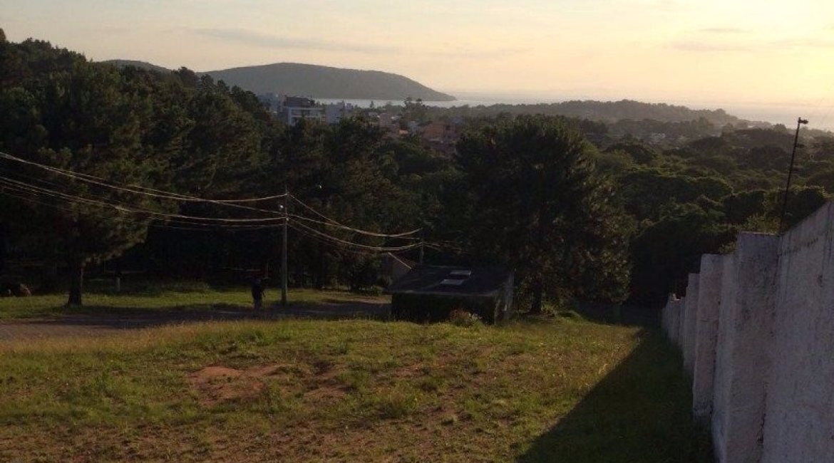 Terreno à venda, no bairro Ipanema / Altos Sta. Rita em Porto Alegre