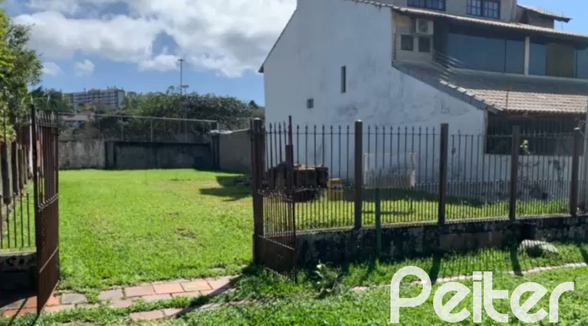 Terreno à venda com 330m², no bairro Cavalhada em Porto Alegre