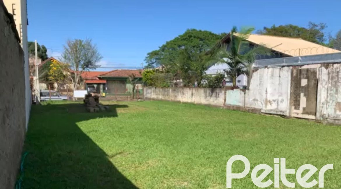 Terreno à venda com 330m², no bairro Cavalhada em Porto Alegre