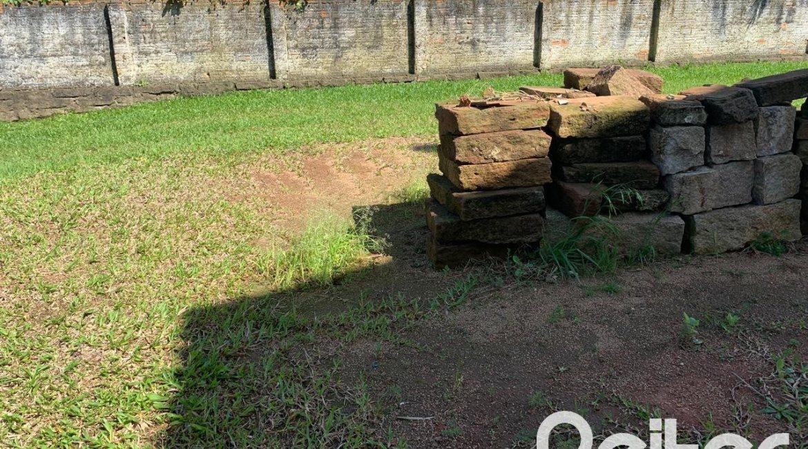 Terreno à venda com 330m², no bairro Cavalhada em Porto Alegre