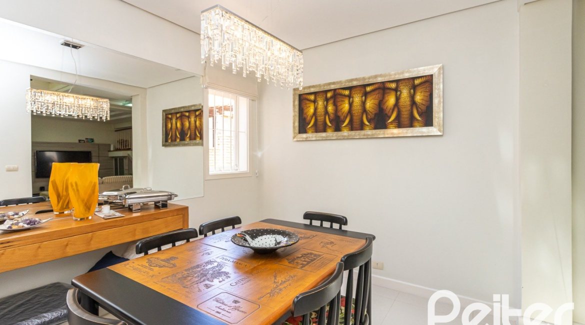 Casa à venda com 226m², 3 dormitórios, 1 suíte, 4 vagas, no bairro Ipanema em Porto Alegre