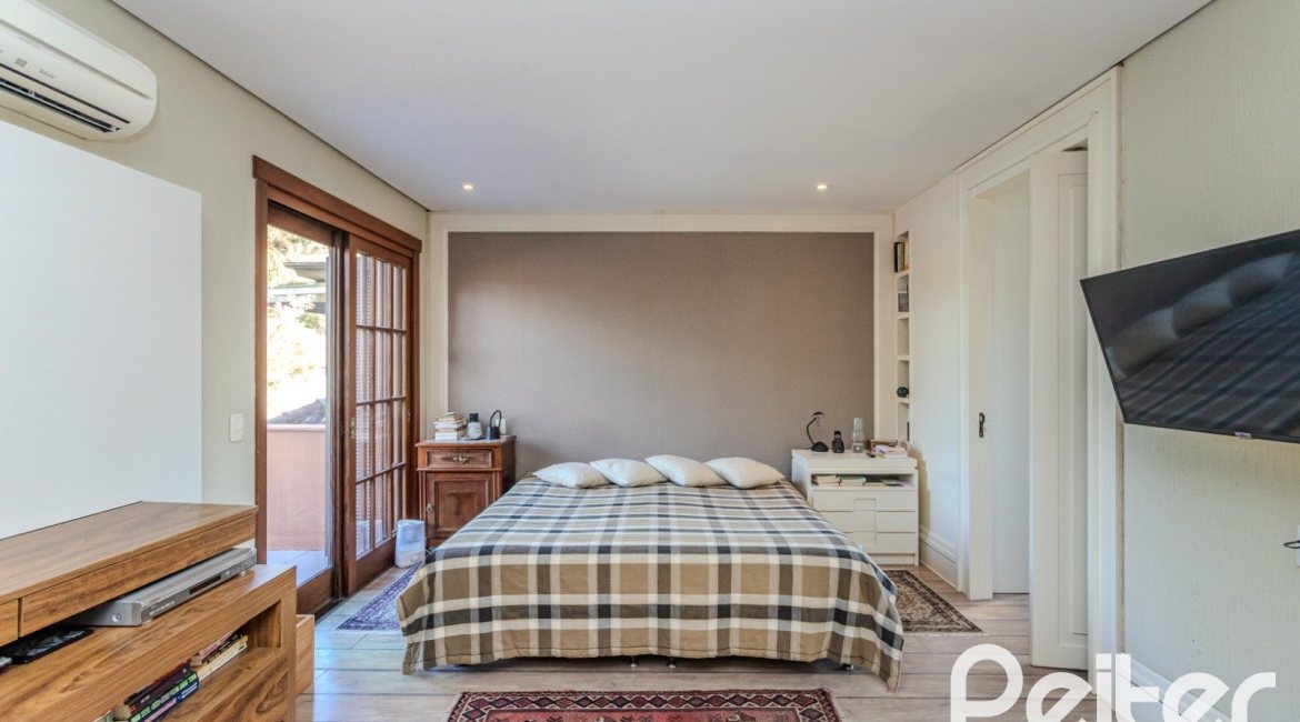 Casa em Condomínio à venda com 450m², 6 dormitórios, 4 suítes, 2 vagas, no bairro Terra Ville em PORTO ALEGRE