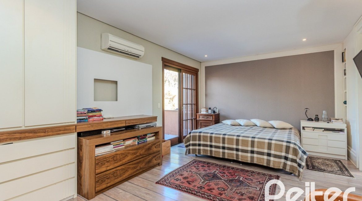 Casa em Condomínio à venda com 450m², 6 dormitórios, 4 suítes, 2 vagas, no bairro Terra Ville em PORTO ALEGRE