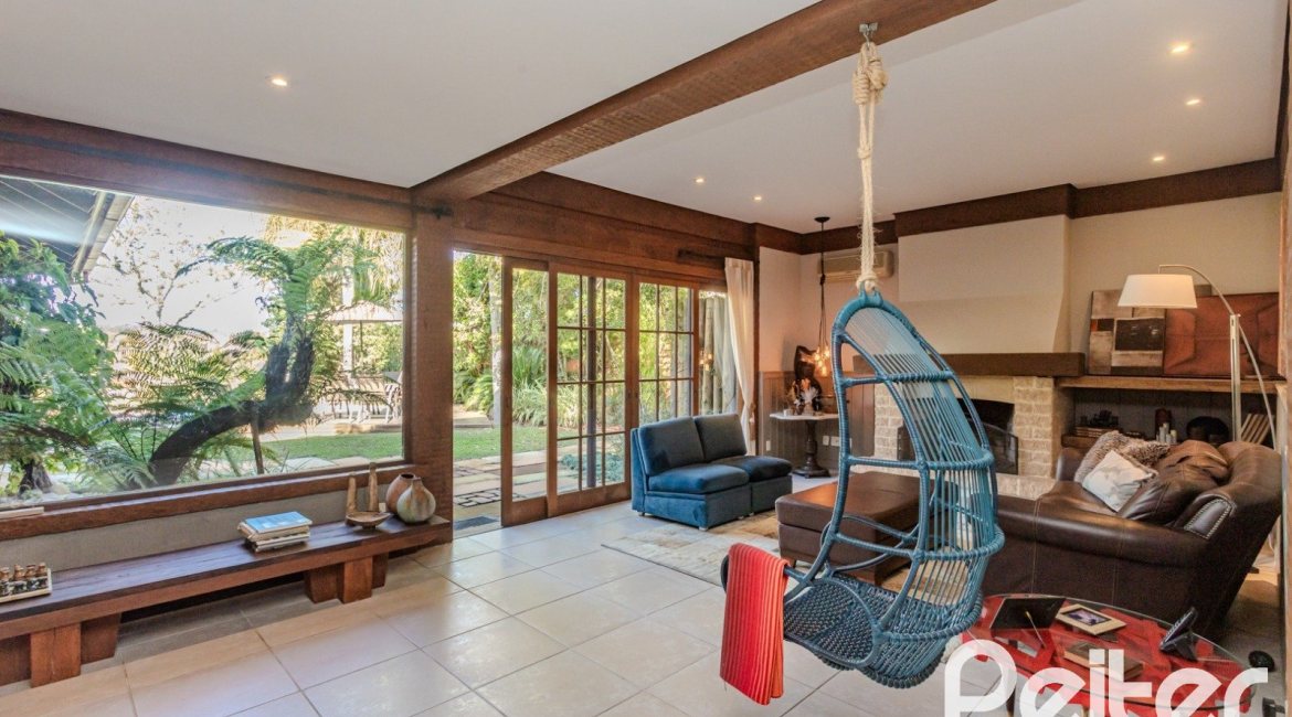 Casa em Condomínio à venda com 450m², 6 dormitórios, 4 suítes, 2 vagas, no bairro Terra Ville em PORTO ALEGRE