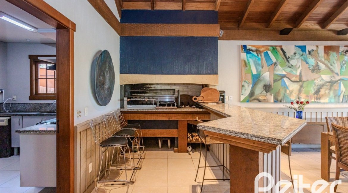 Casa em Condomínio à venda com 450m², 6 dormitórios, 4 suítes, 2 vagas, no bairro Terra Ville em PORTO ALEGRE
