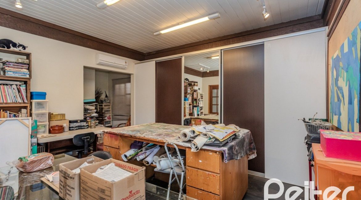 Casa em Condomínio à venda com 450m², 6 dormitórios, 4 suítes, 2 vagas, no bairro Terra Ville em PORTO ALEGRE