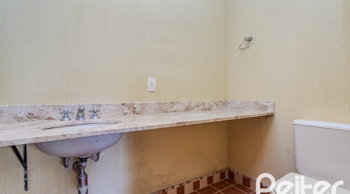 Casa em Condomínio à venda com 450m², 6 dormitórios, 4 suítes, 2 vagas, no bairro Terra Ville em PORTO ALEGRE