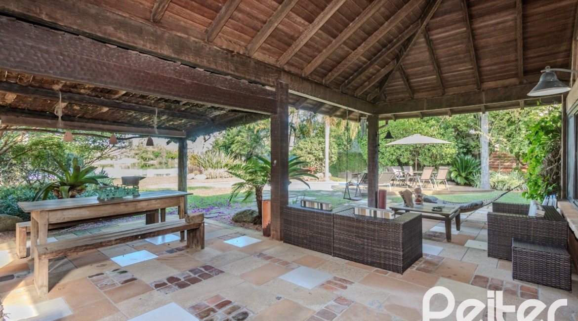 Casa em Condomínio à venda com 450m², 6 dormitórios, 4 suítes, 2 vagas, no bairro Terra Ville em PORTO ALEGRE