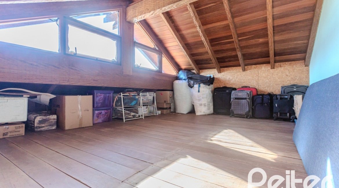 Casa em Condomínio à venda com 450m², 6 dormitórios, 4 suítes, 2 vagas, no bairro Terra Ville em PORTO ALEGRE