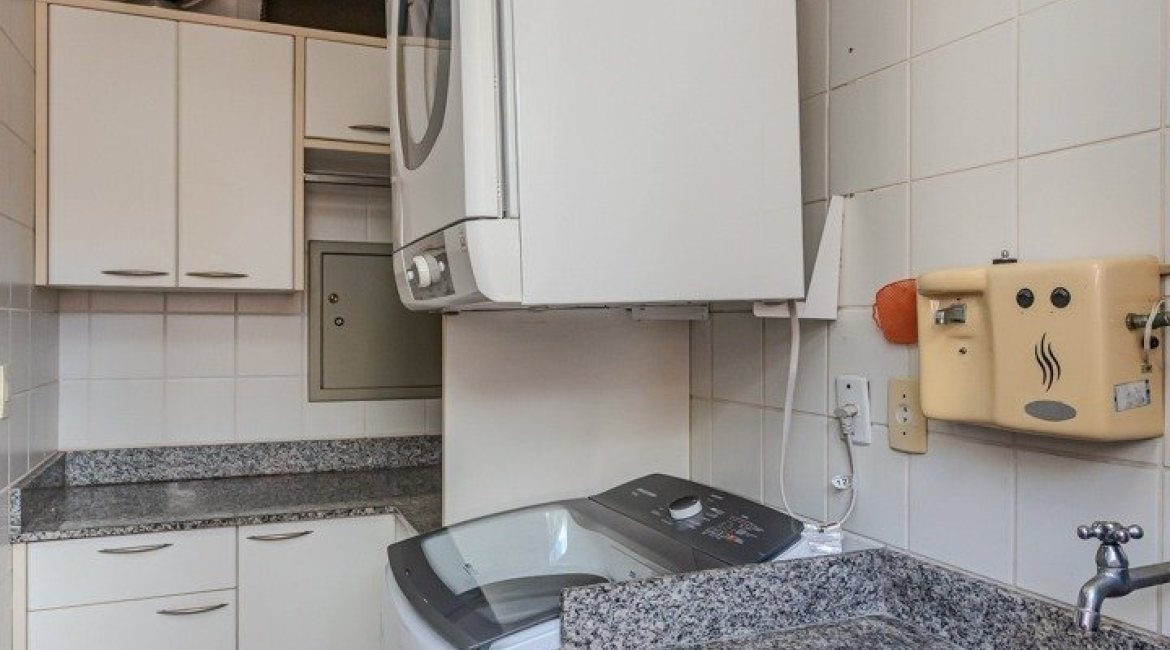 Casa em Condomínio à venda com 450m², 6 dormitórios, 4 suítes, 2 vagas, no bairro Terra Ville em PORTO ALEGRE