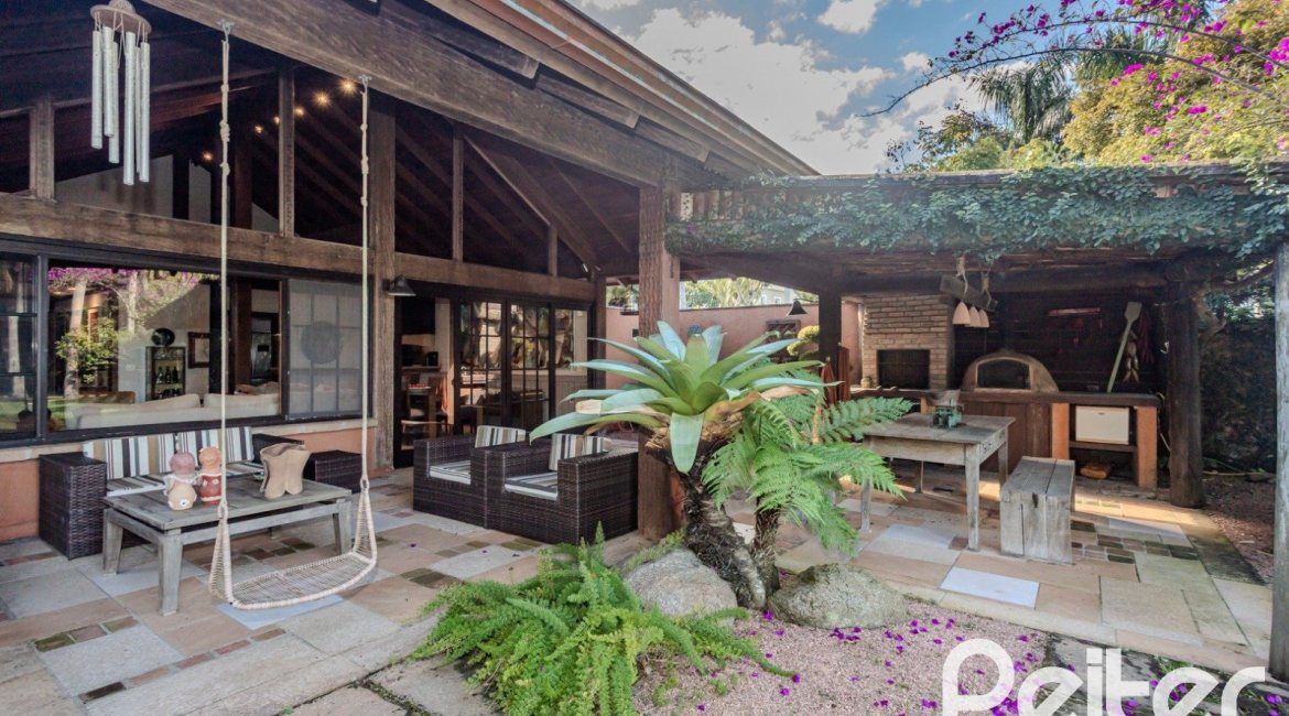 Casa em Condomínio à venda com 450m², 6 dormitórios, 4 suítes, 2 vagas, no bairro Terra Ville em PORTO ALEGRE
