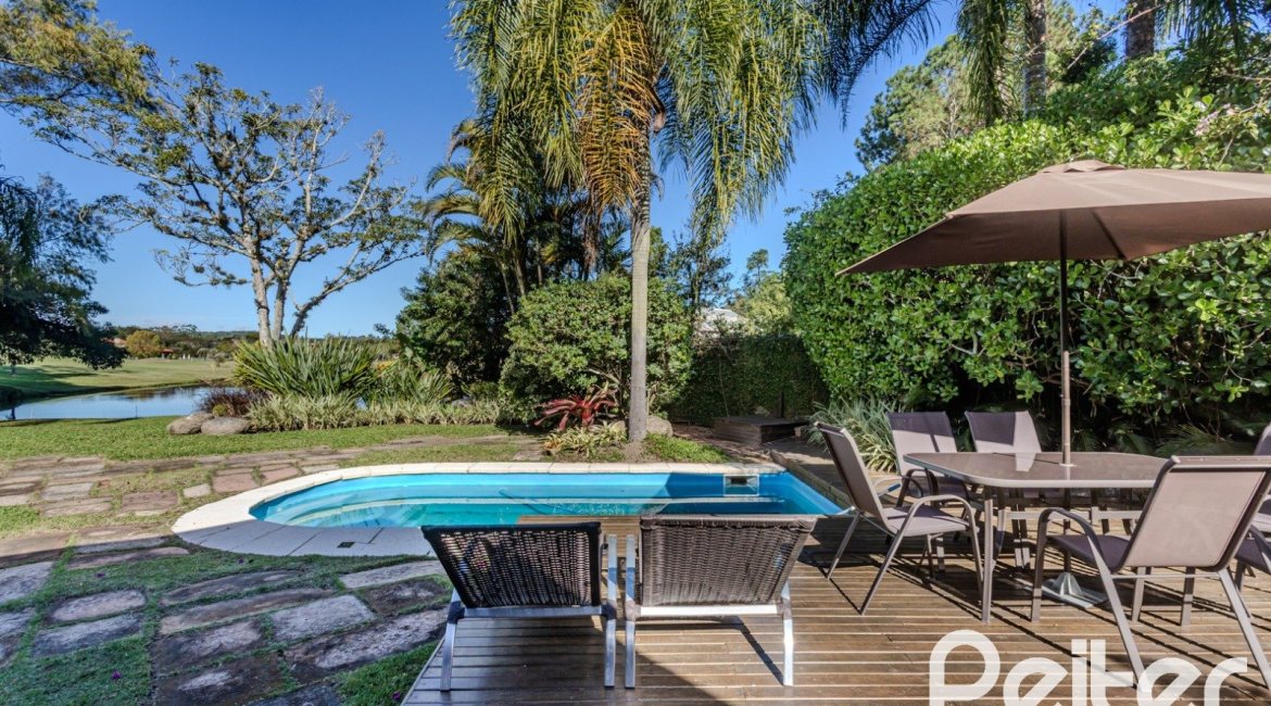 Casa em Condomínio à venda com 450m², 6 dormitórios, 4 suítes, 2 vagas, no bairro Terra Ville em PORTO ALEGRE