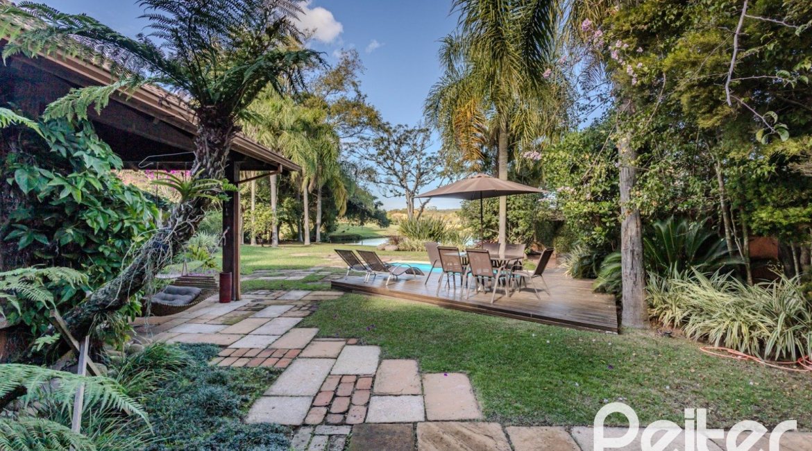 Casa em Condomínio à venda com 450m², 6 dormitórios, 4 suítes, 2 vagas, no bairro Terra Ville em PORTO ALEGRE