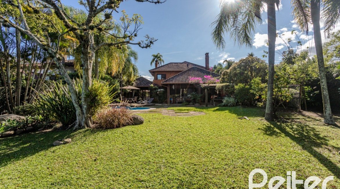 Casa em Condomínio à venda com 450m², 6 dormitórios, 4 suítes, 2 vagas, no bairro Terra Ville em PORTO ALEGRE