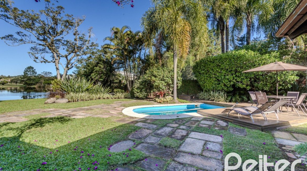 Casa em Condomínio à venda com 450m², 6 dormitórios, 4 suítes, 2 vagas, no bairro Terra Ville em PORTO ALEGRE