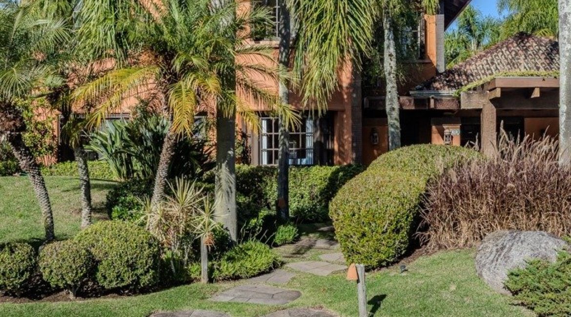 Casa em Condomínio à venda com 450m², 6 dormitórios, 4 suítes, 2 vagas, no bairro Terra Ville em PORTO ALEGRE