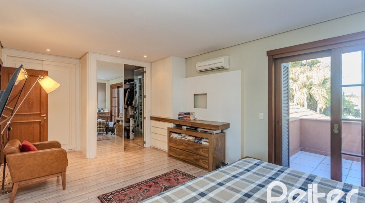 Casa em Condomínio à venda com 450m², 6 dormitórios, 4 suítes, 2 vagas, no bairro Terra Ville em PORTO ALEGRE