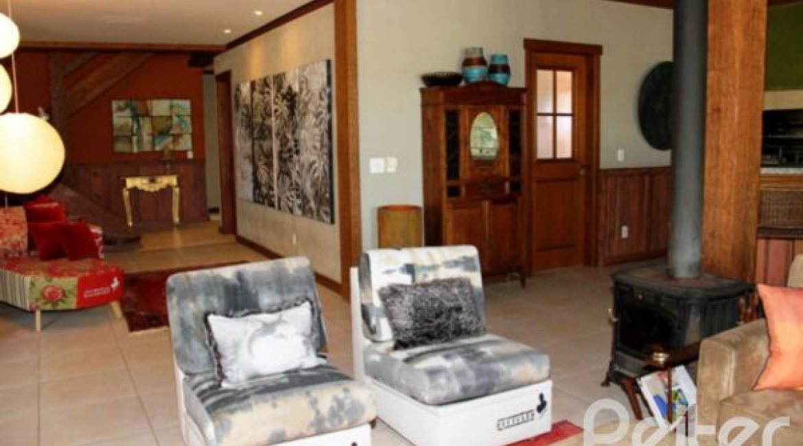 Casa em Condomínio à venda com 450m², 6 dormitórios, 4 suítes, 2 vagas, no bairro Terra Ville em Porto Alegre