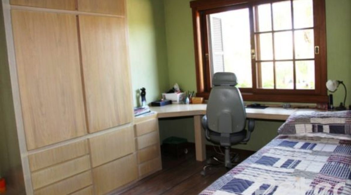 Casa em Condomínio à venda com 450m², 6 dormitórios, 4 suítes, 2 vagas, no bairro Terra Ville em Porto Alegre