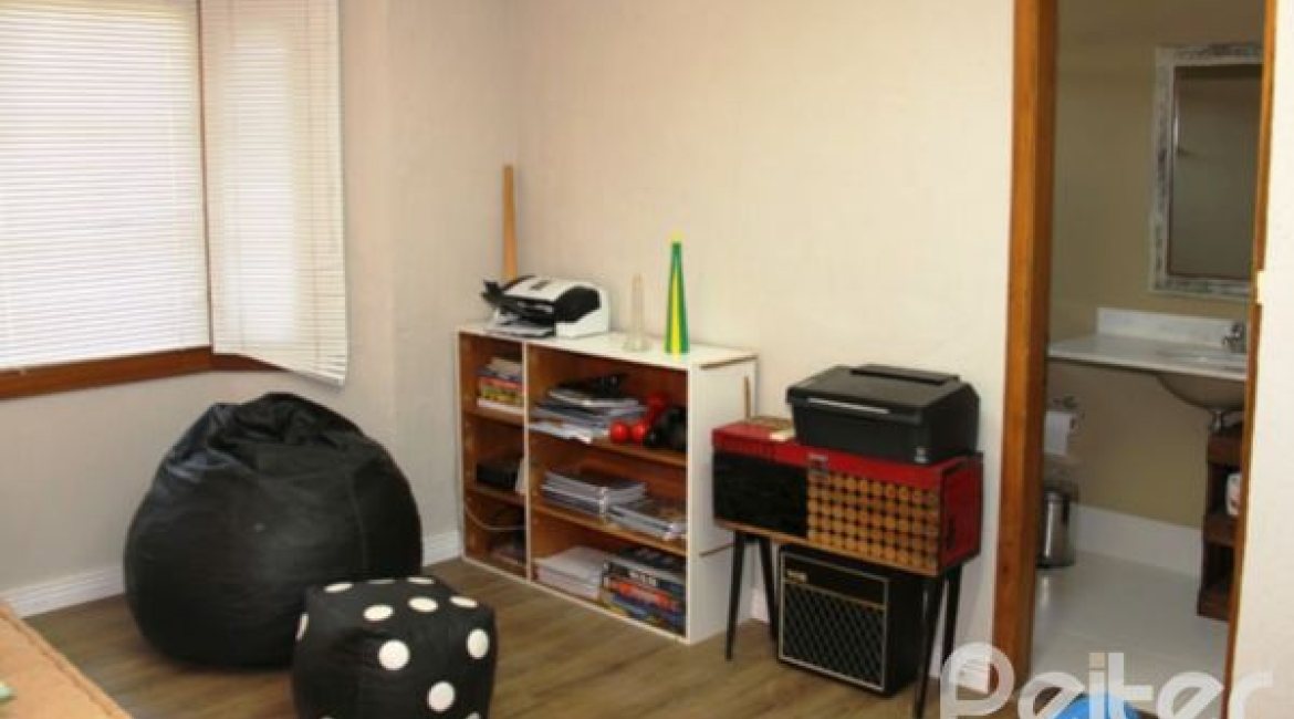 Casa em Condomínio à venda com 450m², 6 dormitórios, 4 suítes, 2 vagas, no bairro Terra Ville em Porto Alegre