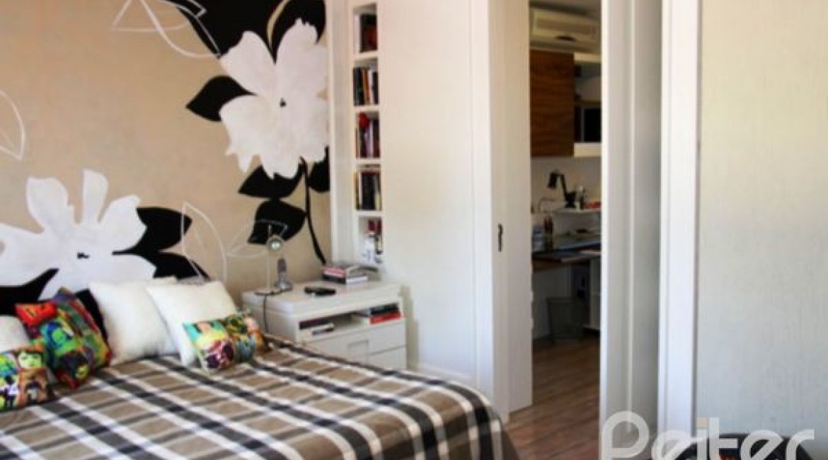 Casa em Condomínio à venda com 450m², 6 dormitórios, 4 suítes, 2 vagas, no bairro Terra Ville em Porto Alegre